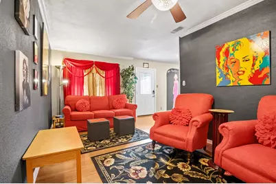 812 W Austin St, Fredericksburg, TX 78624 - Photo 2