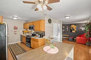 812 W Austin St, Fredericksburg, TX 78624 - Photo 10