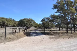 371 Kimble Oaks Dr, Harper, TX 78631 - Photo 14