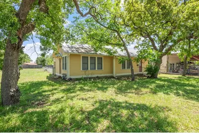 1007 N Llano St, Fredericksburg, TX 78624 - Photo 2
