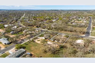 1415 N Milam St, Fredericksburg, TX 78624 - Photo 2