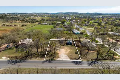 1415 N Milam St, Fredericksburg, TX 78624 - Photo 8