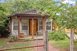 514 W Austin St, Fredericksburg, TX 78624 - Photo 2