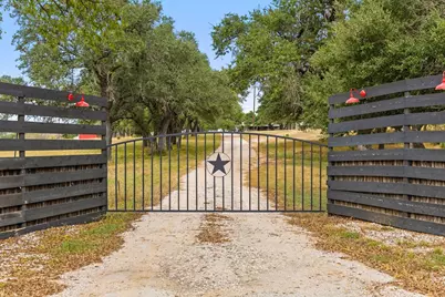 214 Edmonds Ave, Johnson City, TX 78606 - Photo 4