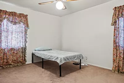 805 N Edison St, Fredericksburg, TX 78624 - Photo 12