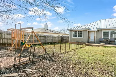 211 Green Oaks Loop, Fredericksburg, TX 78624 - Photo 18
