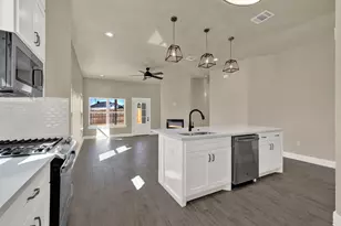 305 Winston Dr, Fredericksburg, TX 78624 - Photo 4