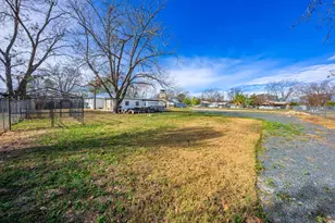 318 W Hackberry St, Fredericksburg, TX 78624 - Photo 32