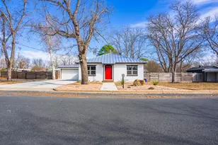 318 W Hackberry St, Fredericksburg, TX 78624 - Photo 1