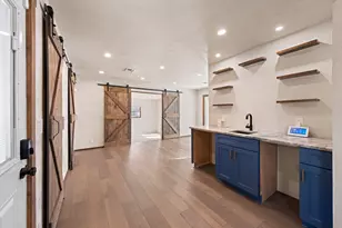 318 W Hackberry St, Fredericksburg, TX 78624 - Photo 12