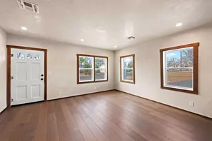 318 W Hackberry St, Fredericksburg, TX 78624 - Photo 8