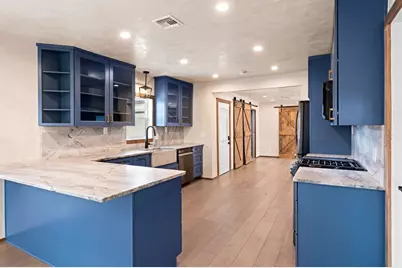 318 W Hackberry St, Fredericksburg, TX 78624 - Photo 10