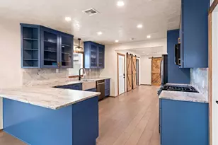 318 W Hackberry St, Fredericksburg, TX 78624 - Photo 10