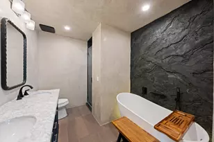 318 W Hackberry St, Fredericksburg, TX 78624 - Photo 20