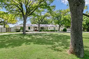 702 S Eagle St, Fredericksburg, TX 78624 - Photo 56