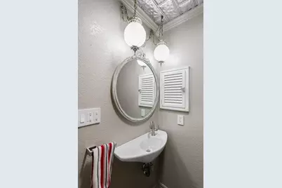 702 S Eagle St, Fredericksburg, TX 78624 - Photo 32