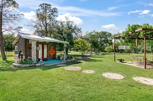 702 S Eagle St, Fredericksburg, TX 78624 - Photo 44