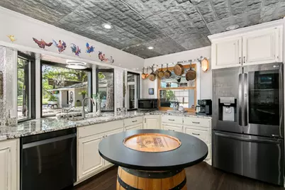 702 S Eagle St, Fredericksburg, TX 78624 - Photo 8