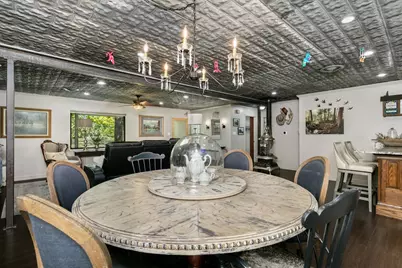 702 S Eagle St, Fredericksburg, TX 78624 - Photo 8