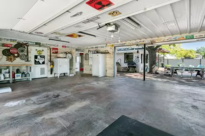 702 S Eagle St, Fredericksburg, TX 78624 - Photo 36