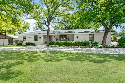 702 S Eagle St, Fredericksburg, TX 78624 - Photo 6