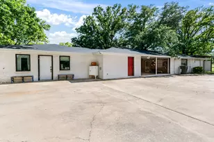 702 S Eagle St, Fredericksburg, TX 78624 - Photo 56