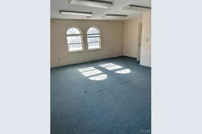 484 Stones Crossing Road #2nd Floor, Palmer Twp, PA 18045 - Photo 6