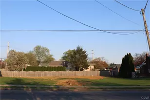 2328 Linden St, Bethlehem City, PA 18017 - Photo 2