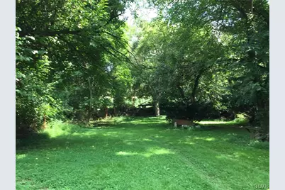 335 Berger Road, Glendon, PA 18042 - Photo 2