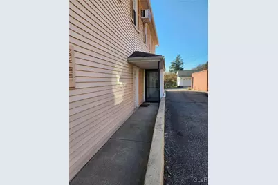 225 S Robinson Avenue, Pen Argyl Boro, PA 18072 - Photo 2