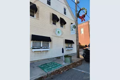 225 S Robinson Avenue, Pen Argyl Boro, PA 18072 - Photo 1