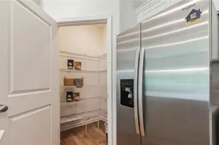 2117 Isabel Ln, Lower Macungie Twp, PA 18103 - Photo 8