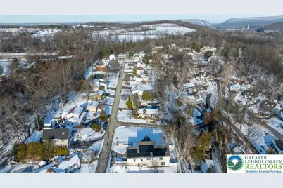 82 Lenape Trail, Upper Mt Bethel Twp, PA 18343 - Photo 4