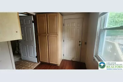 2463 Hillside Avenue, Wilson Boro, PA 18042 - Photo 10