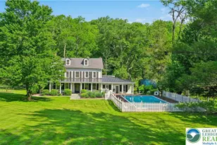 282 Crabapple Ln, Middle Smithfield, PA 18302 - Photo 2