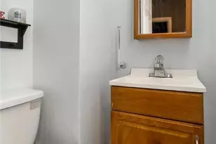 1037 Seneca St, Fountain Hill Boro, PA 18015 - Photo 14