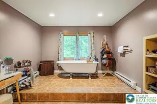 1079 Marshalls Creek Rd, Middle Smithfield, PA 18302 - Photo 10