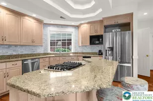 4303 W Wyndemere Cir, Lowhill Twp, PA 18078 - Photo 10