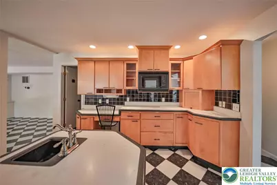 1015 Honeysuckle Road, Lehigh Township, PA 18088 - Photo 12