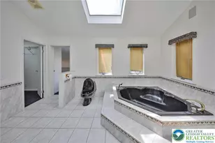 1015 Honeysuckle Rd, Lehigh Township, PA 18088 - Photo 26