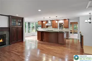 913 Constitution Ave, Pen Argyl Boro, PA 18072 - Photo 2