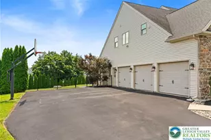 4490 Canterbury Dr, Emmaus Boro, PA 18049 - Photo 4