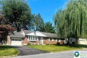 1009 Debbie Ln, Salisbury Township, PA 18103 - Photo 2