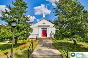 331 Constitution Ave, Hellertown Boro, PA 18055 - Photo 2