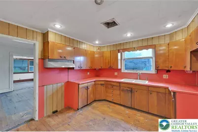 319 Washington Street, Walnutport Boro, PA 18088 - Photo 10