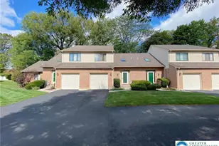 3218 Oakland Square Dr, Bethlehem City, PA 18020 - Photo 2