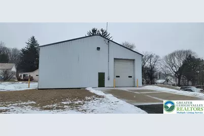 950 Pennsylvania Avenue, Plainfield Township, PA 18072 - Photo 2