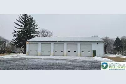 950 Pennsylvania Avenue, Plainfield Township, PA 18072 - Photo 1