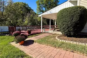 1733 Elmhurst Dr, Whitehall Twp, PA 18052 - Photo 10