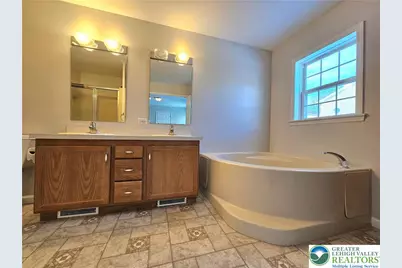 657 Winterthur Way, Forks Twp, PA 18040 - Photo 12